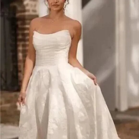 Cream Off-Shoulder Wedding Gown with detachable shawl bodice - Picture 4 of 6